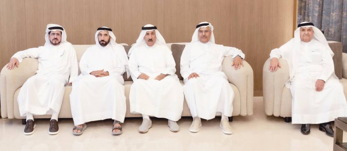  سعيد الطاير وأحمد الطاير وعلي الشعفار وسيف الشعفار خلال مجلس العزاء