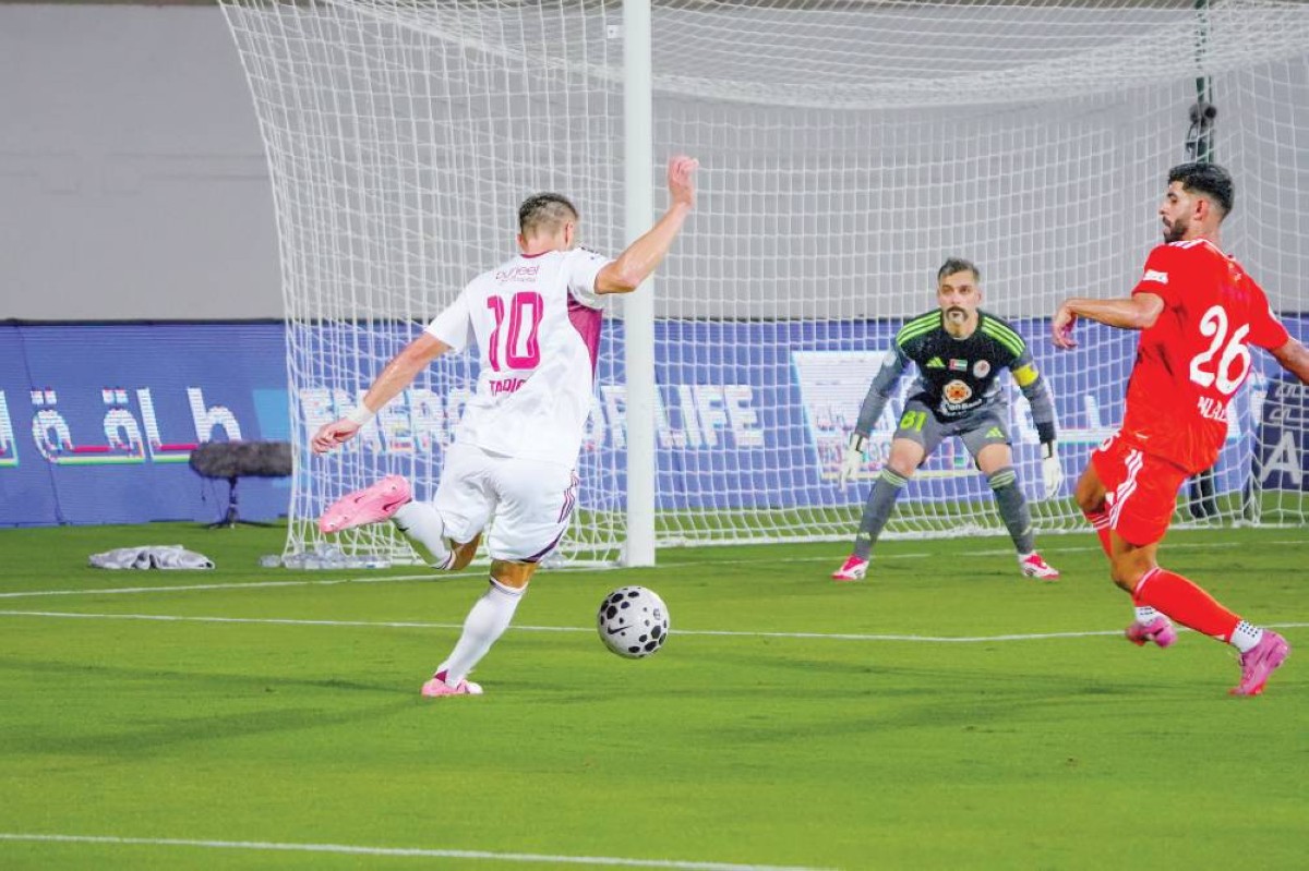 جانب من مباراة عجمان والوحدة