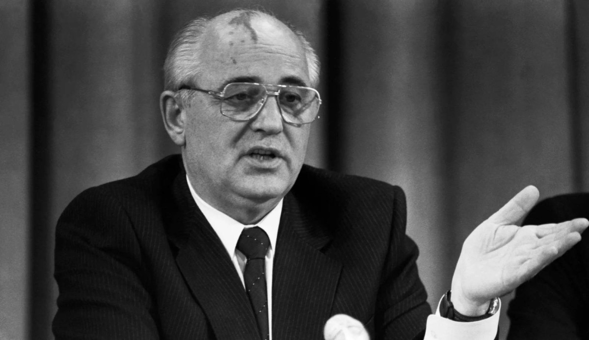 1991  محاولة انقلاب فاشلة في الاتحاد السوفييتي ضد الرئيس ميخائيل غورباتشوف.