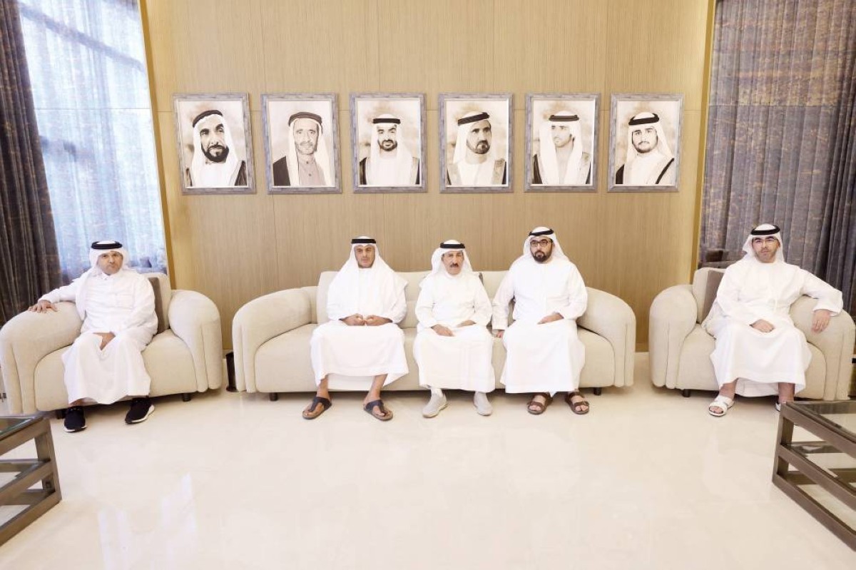 راشد وأحمد المعلا وطارق بن فيصل وسعيد الهاجري وعلي الشعفار خلال العزاء | 
