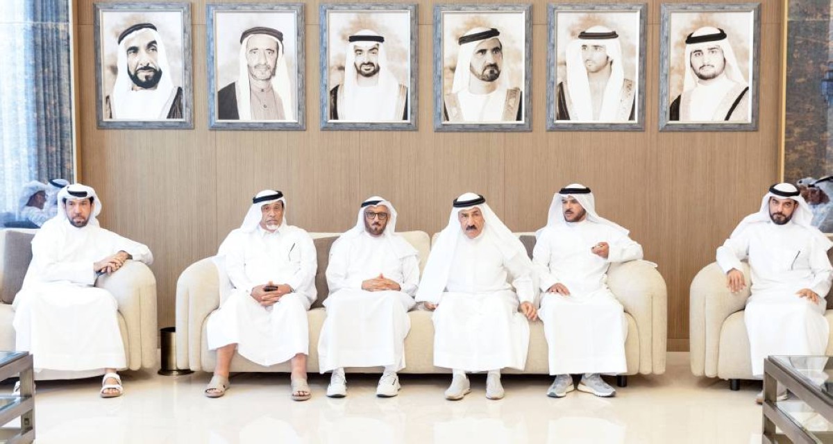 محمد المري وعبيد بن سرور وطلال الشنقيطي وعلي الشعفار خلال العزاء