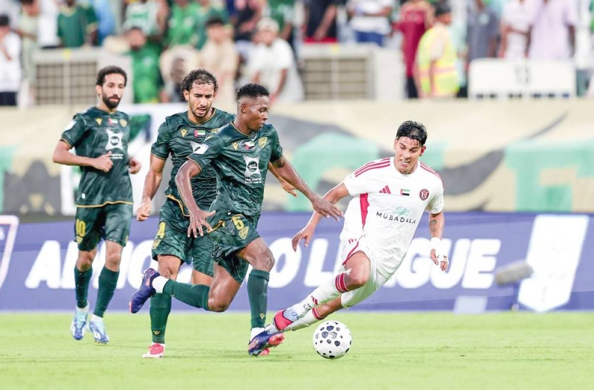 من مباراة خورفكان والجزيرة