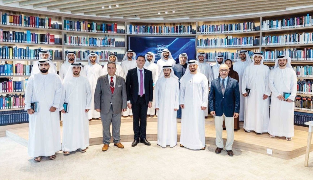 علي المري ونخبة من الخبراء والمشاركين خلال الإطلاق 


