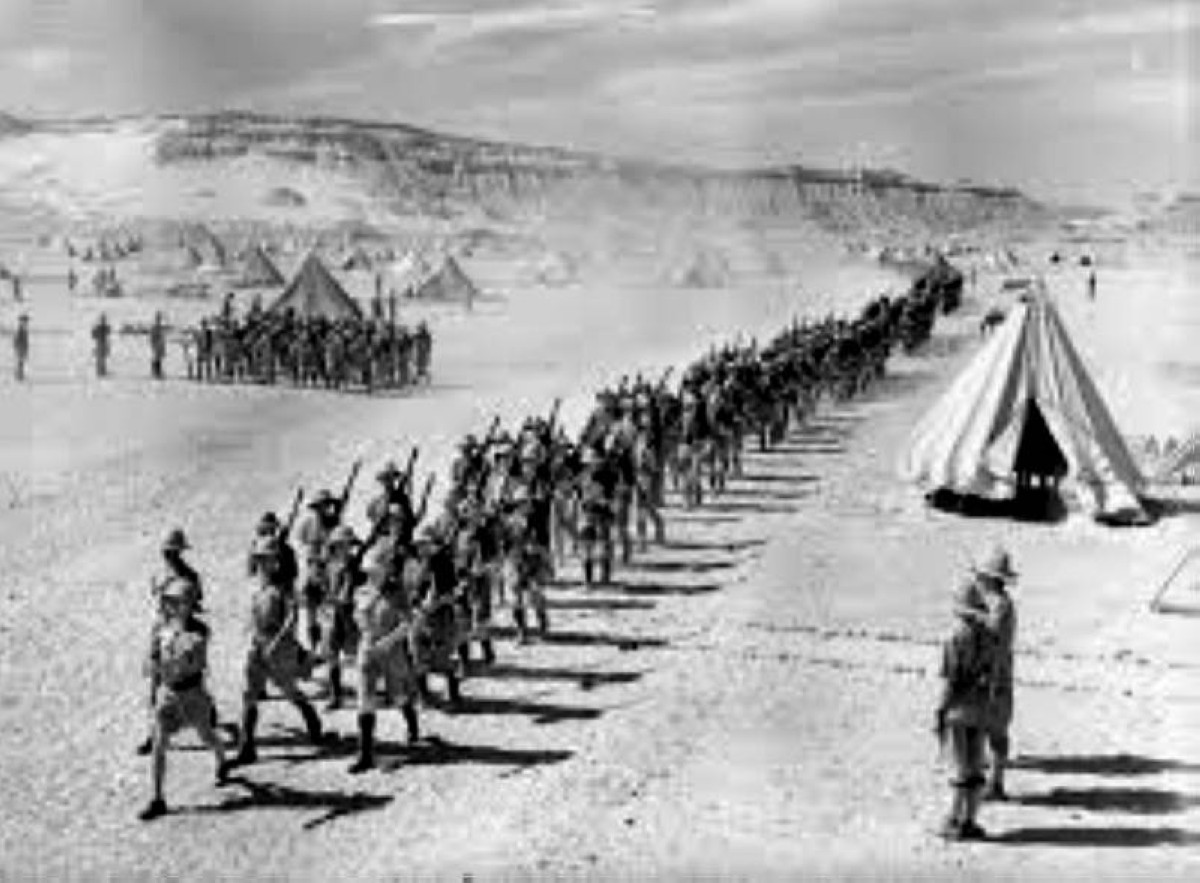 1882  الإنجليز يحتلون بورسعيد والإسماعيلية مع بداية احتلال مصر.