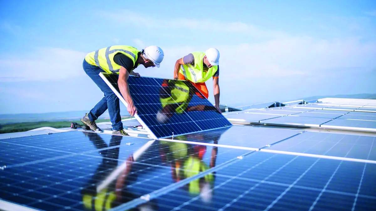 «مصدر» وائتلاف شركات يستكملان الإغلاق المالي لمشروع للطاقة الشمسية بالسعودية