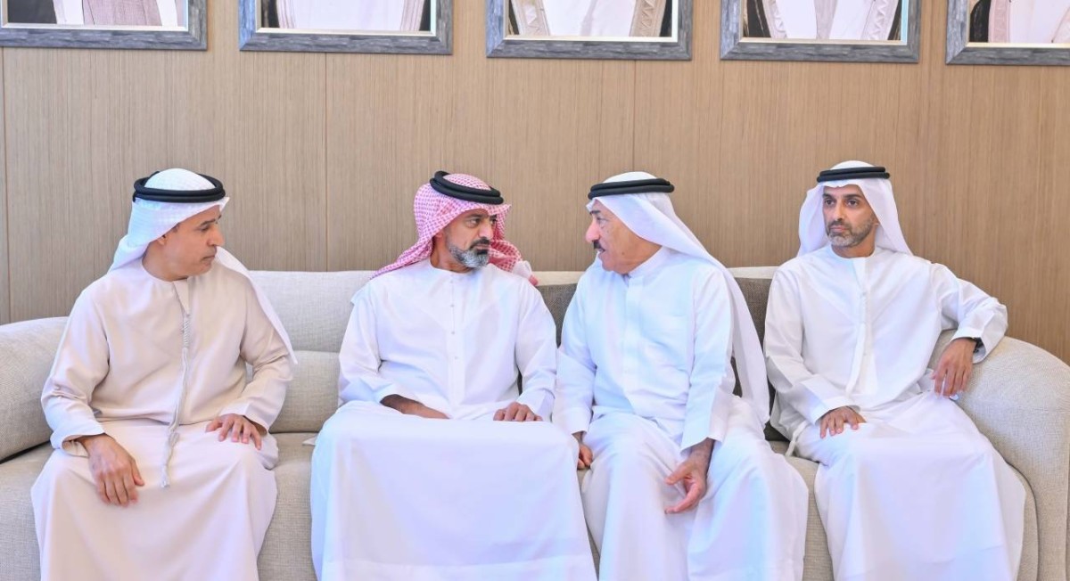 عمار وأحمد النعيمي خلال تقديم واجب العزاء إلى علي الشعفار