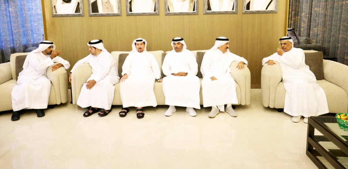 عبيد الطاير وسالم الموسى وعلي الشعفار وجانب من المعزين