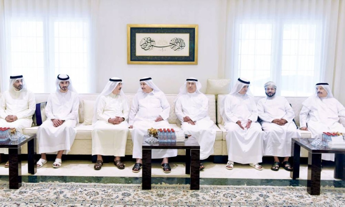 سعود المعلا خلال تقديمه واجب العزاء