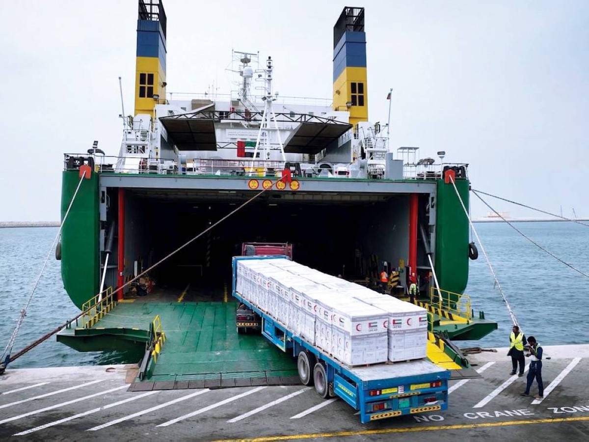 جسر إماراتي مستمر لإيصال الإغاثة للأشقاء عبر كل الطرق المتاحة
