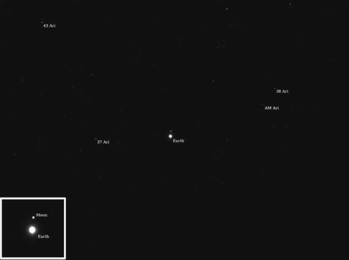 هكذا بدت الأرض والقمر من على بُعد 290 كيلومتراً