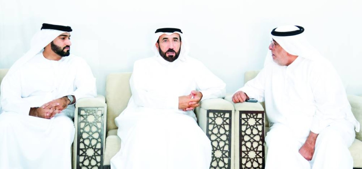   سيف الشعفار خلال تقديم واجب العزاء  