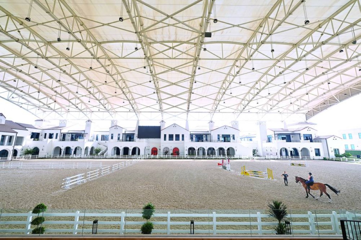 مجموعة من بطولات قفز الحواجز تقام بالنادي سنوياً 