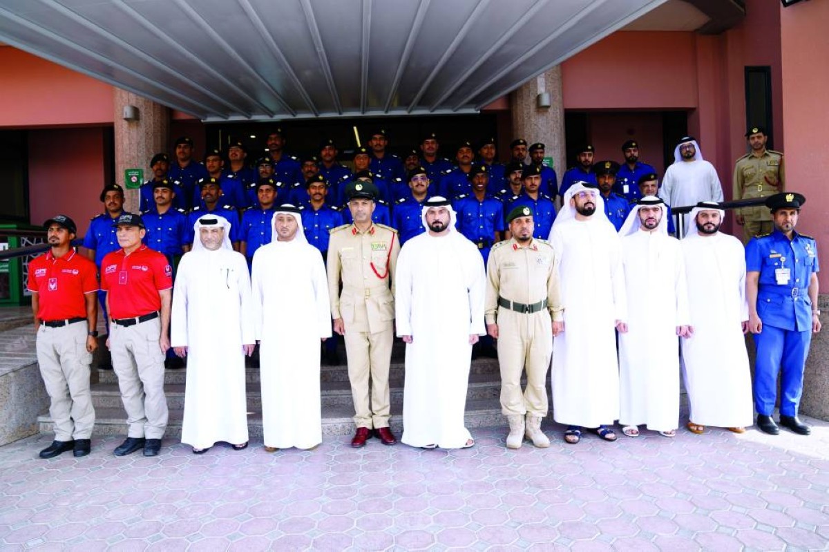 لقطة تذكارية عقب مراسم تخريج إحدى دفعات البرنامج