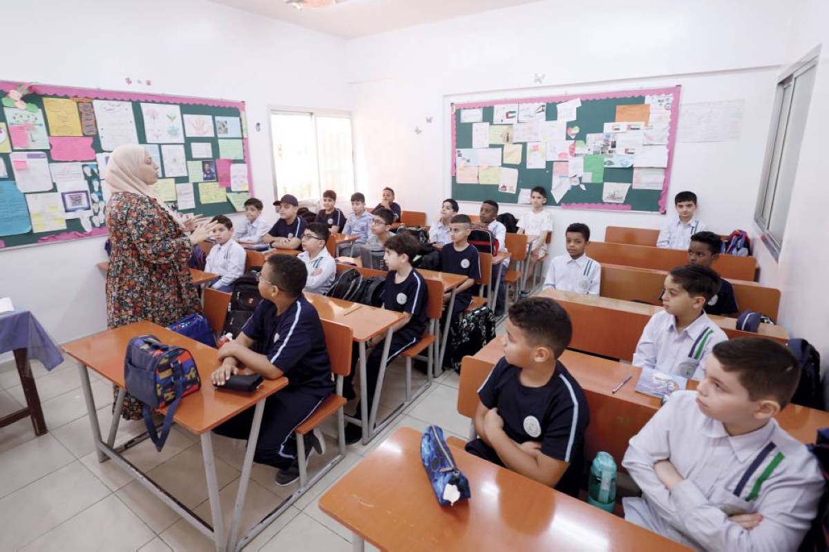 خلال استقبال الطلبة في اليوم الدراسي الأول 
