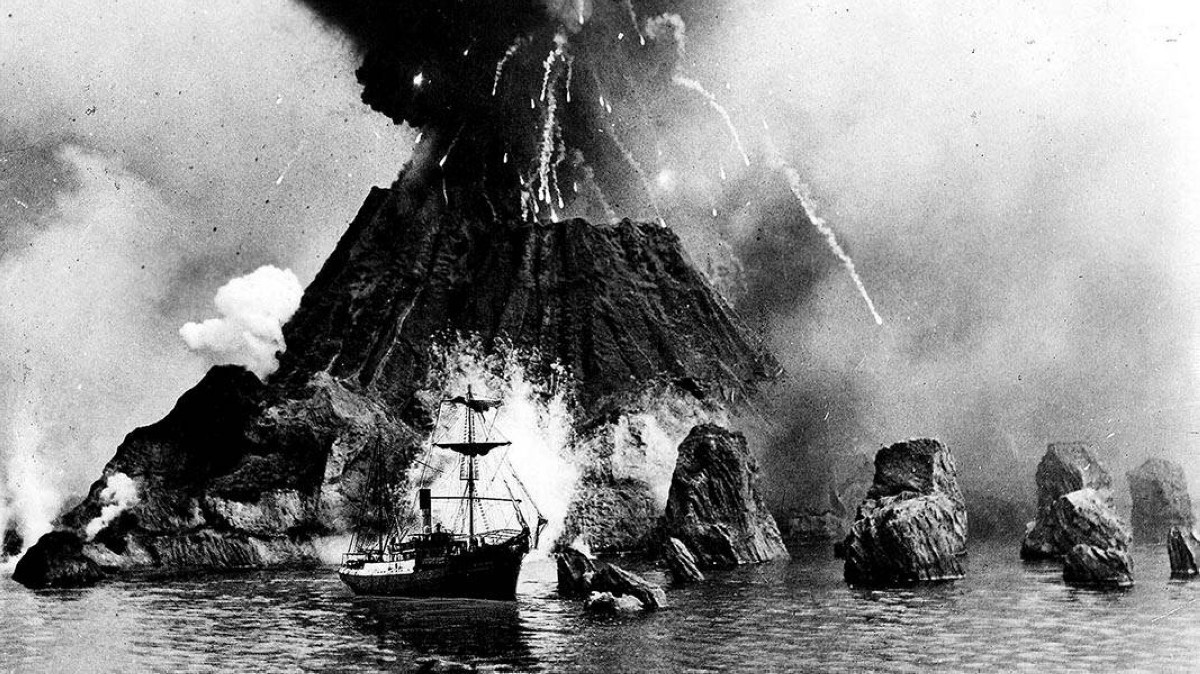 1883  بركان كراكاتوا يدمر 163 قرية ويقتل 36380 شخصاً في إندونيسيا.