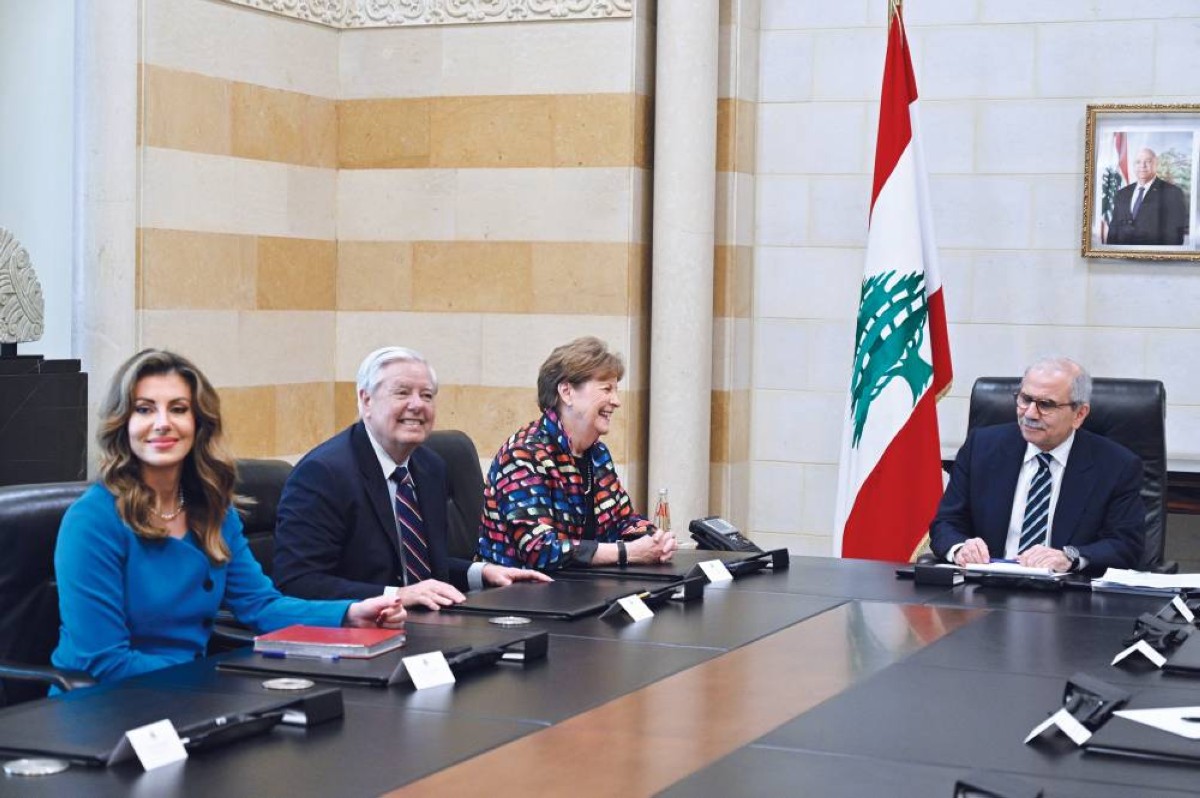 رئيس الوزراء اللبناني نواف سلام خلال لقائه الوفد الأمريكي في بيروت