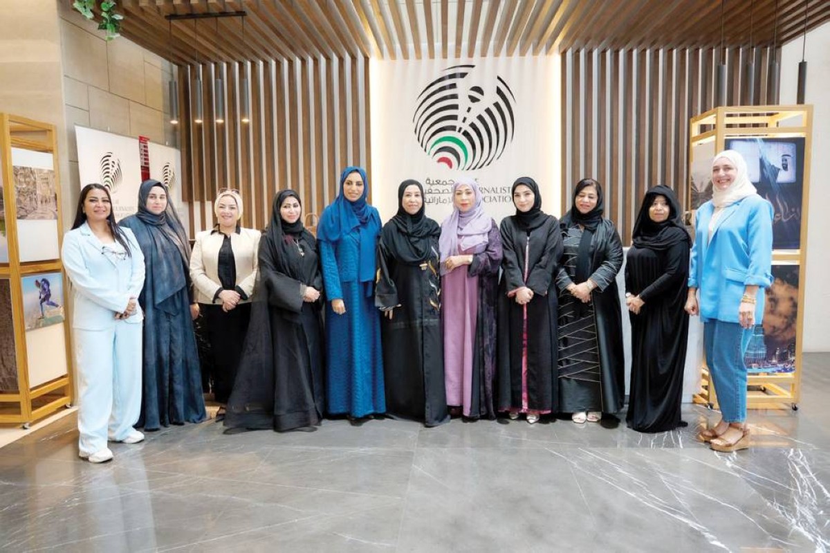 فضيلة المعيني وحليمة الملا وجانب من المشاركات في الاحتفالية 


