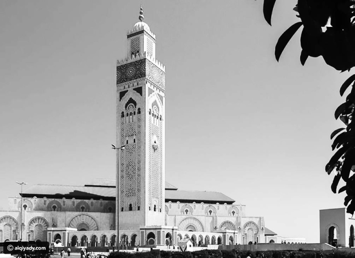 1993  تدشين مسجد الحسن الثاني فيمدينة الدار البيضاء.