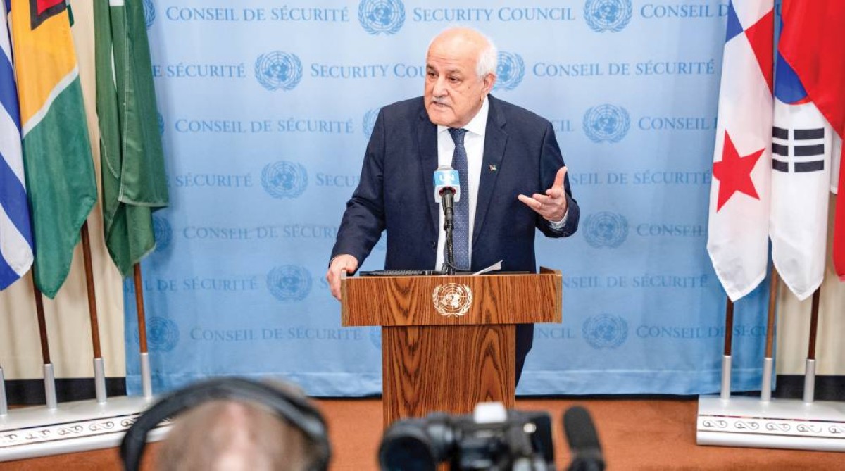 رياض منصور يتحدث للصحافيين في نيويورك