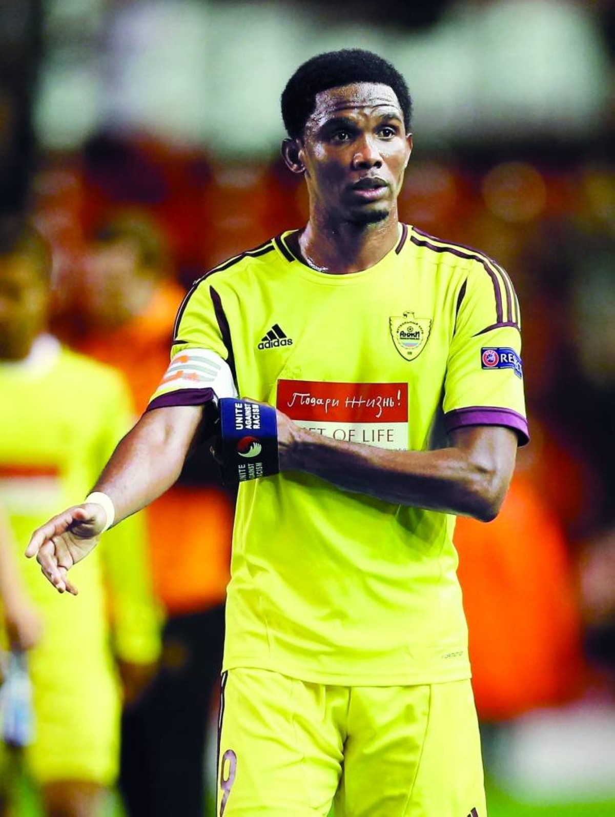 عقود اللاعبين.. بنود غريبة وطلبات عجيبة