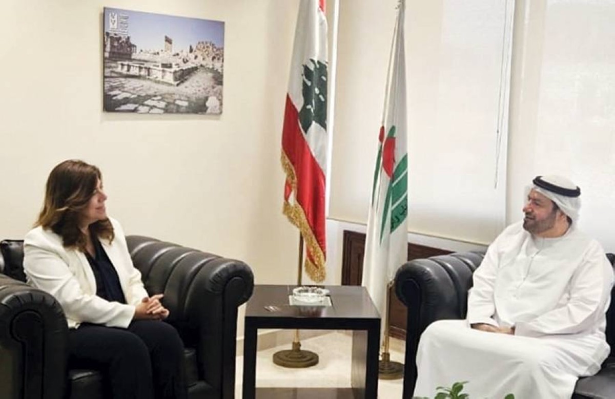 نورا بيرقداريان خلال استقبالها هشام الطاهر