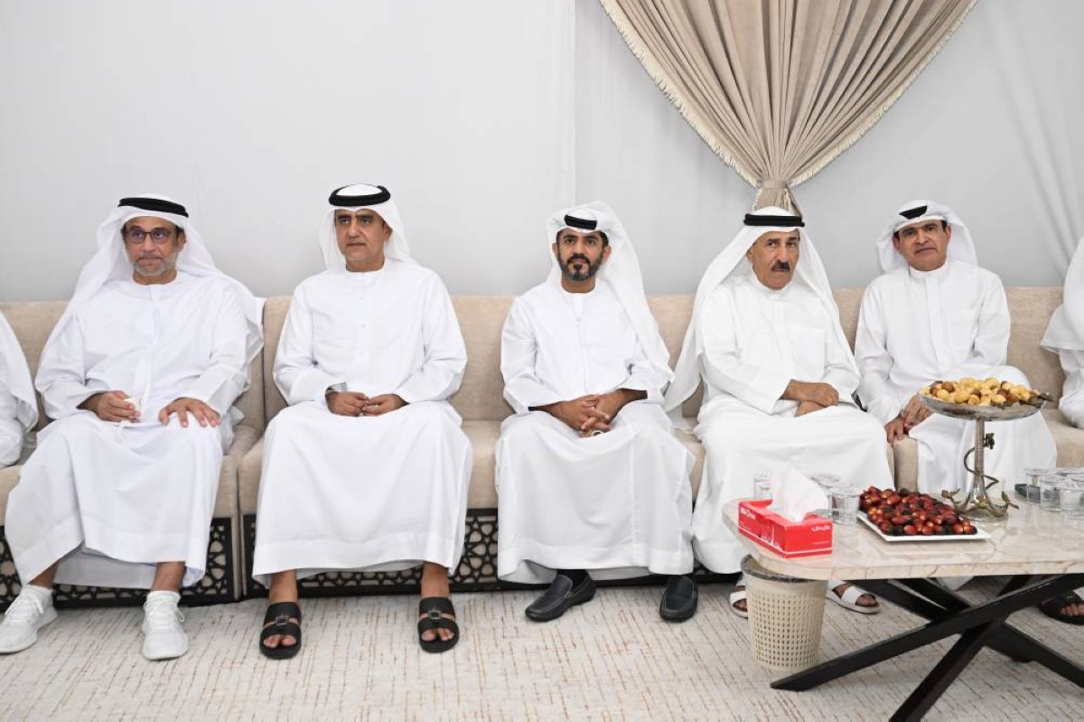 عصام الحميدان النائب العام بدبي وسامي القمزي وعلي عبدالله الشعفار خلال  عزاء إبراهيم عيسى بوحميد  | تصوير: نجيب محمد