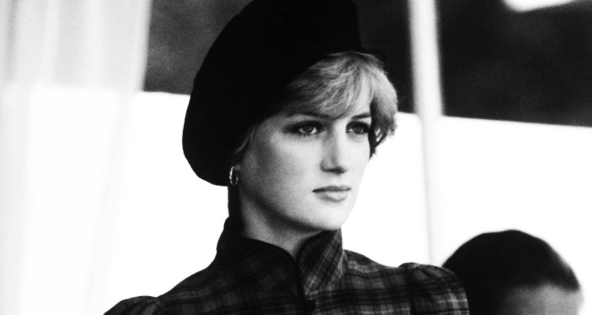 1997 -   وفاة الأميرة ديانا وصديقها دودي الفايد في حادث سيارة بفرنسا