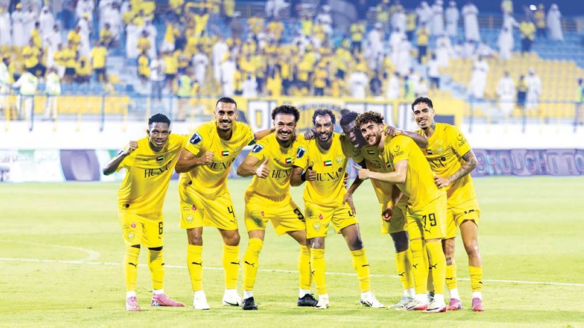 لاعبو الوصل يحتفلون بخماسية الظفرة