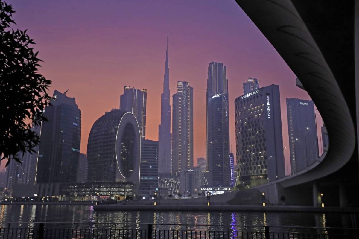 إندبندنت: أسلوب الحياة في دبي يغري آلاف البريطانيين