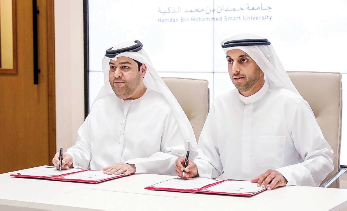 راشد النعيمي وفهد السعدي خلال توقيع مذكرة التعاون