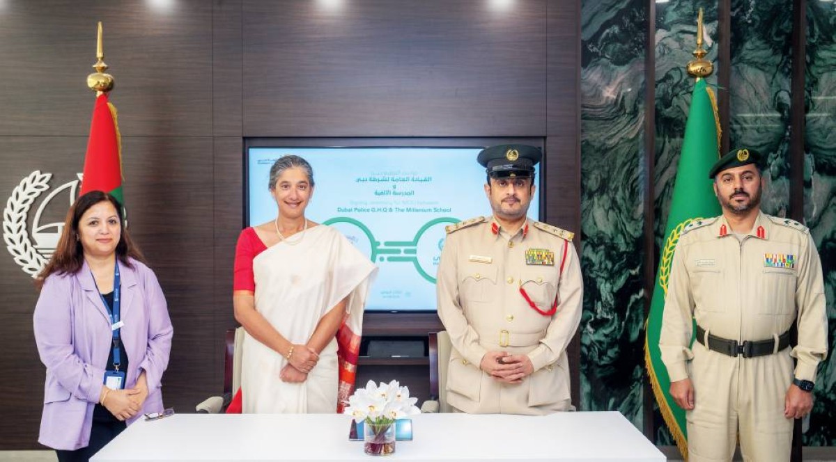 خلال مراسم التوقيع