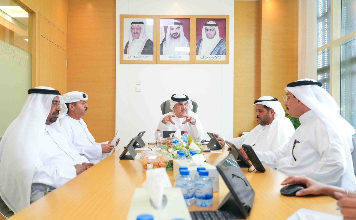 خلال الاجتماع برئاسة محمد الأفخم وحضور علي قاسم وأعضاء المجلس