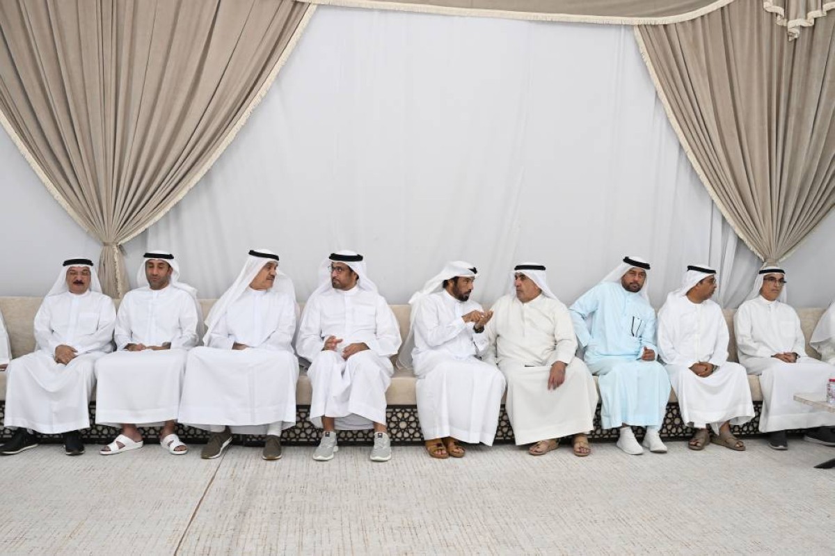 خلال مجلس العزاء بحضور أحمد جلفار وخالد وعبدالله بوحميد 11