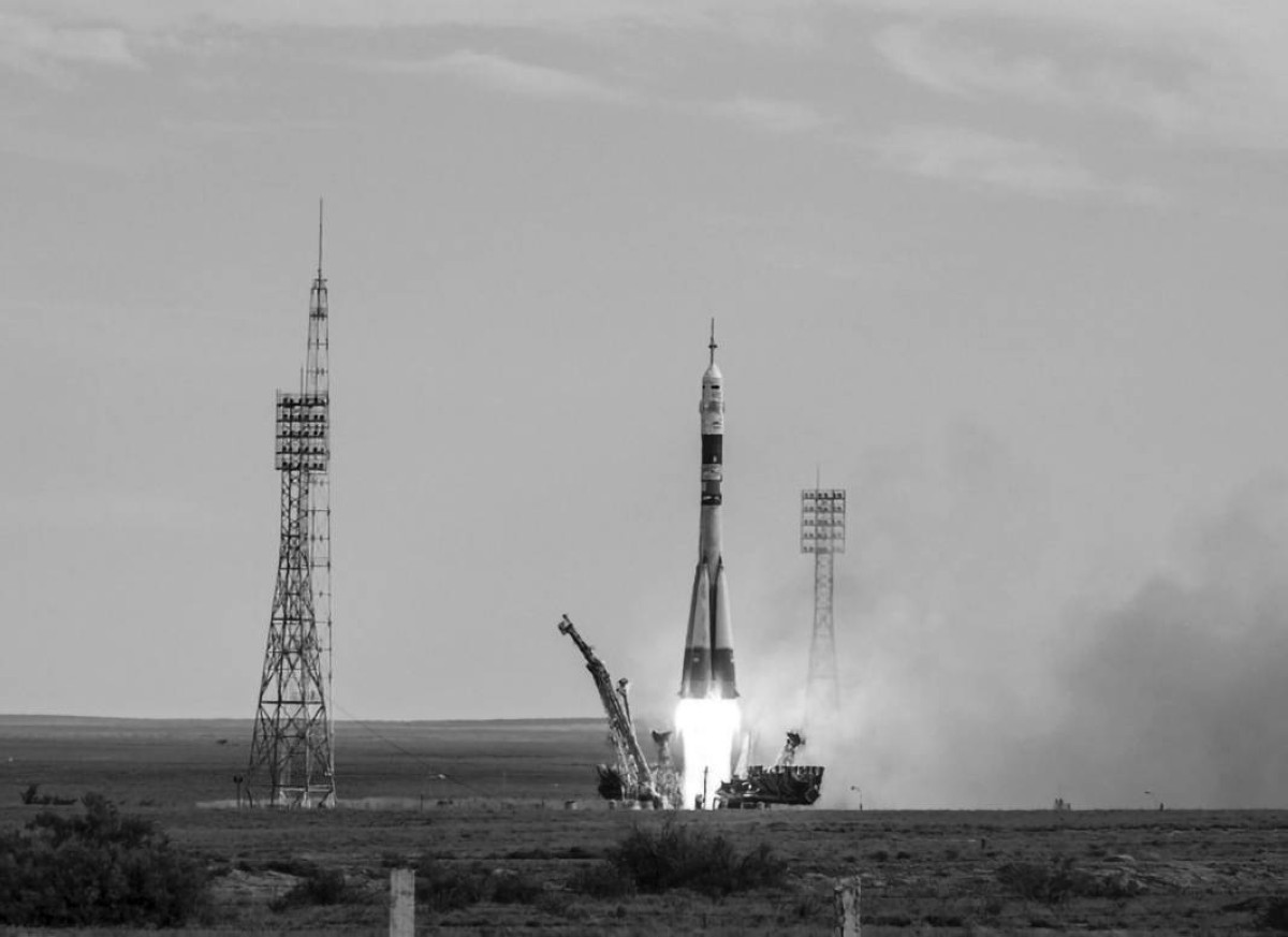 2015 الصاروخ الروسي سويوز TMA-18M ينطلق باتجاه محطة الفضاء الدولية.