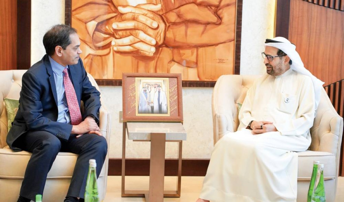 علي النعيمي وسانجاي سودهير خلال اللقاء 