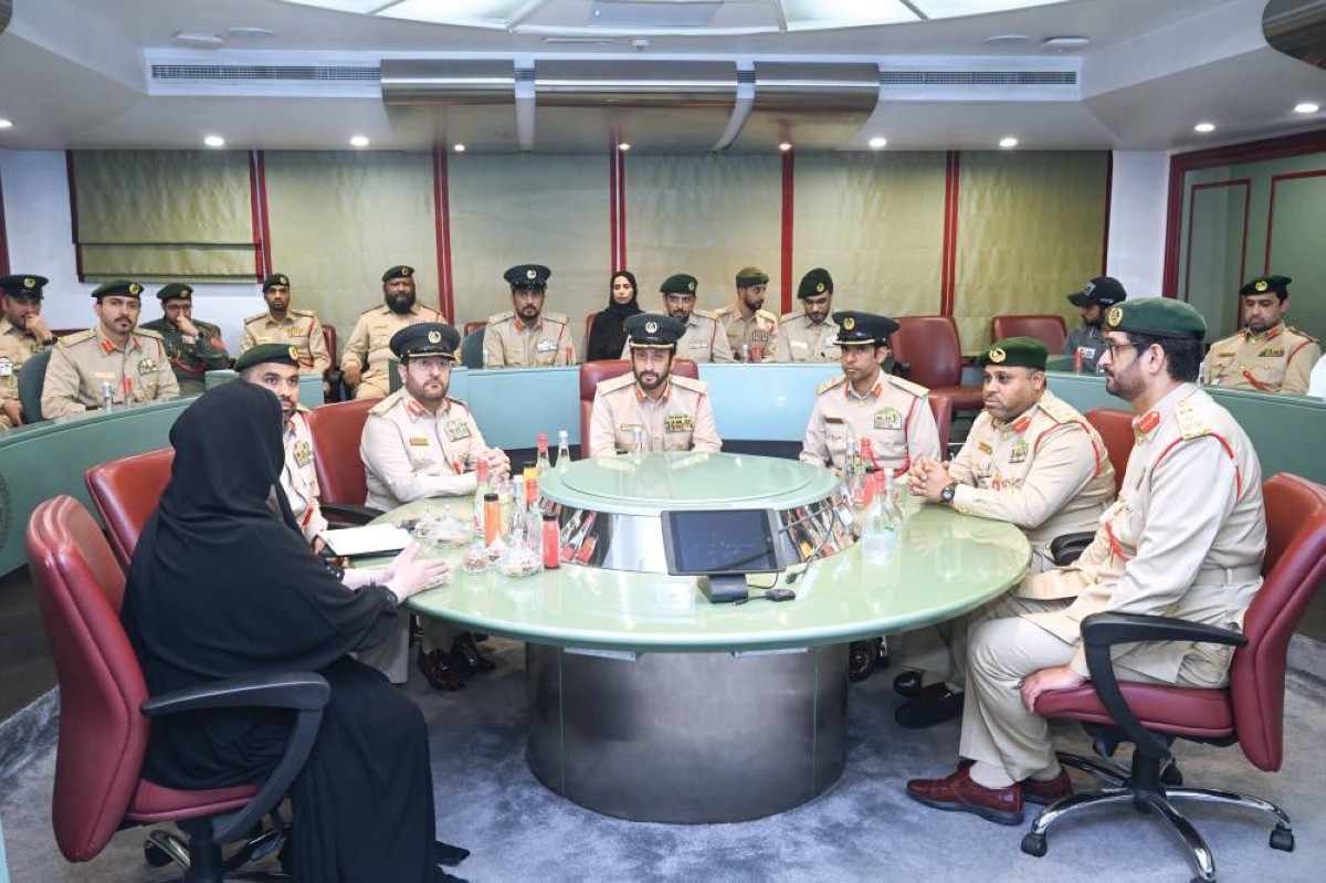 أحمد المهيري وجانب من حضور الاجتماع