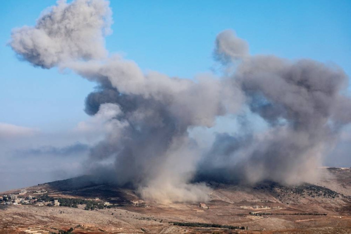 تصاعد الدخان في تلال قريبة من النبطية عقب غارات إسرائيلية الأحد الماضي


