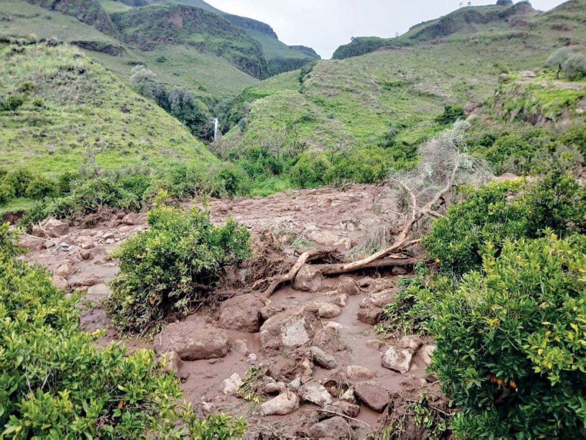 أمطار غزيرة تسببت في الانهيار الأرضي في قرية ترسين بجبل مرة غربي السودان