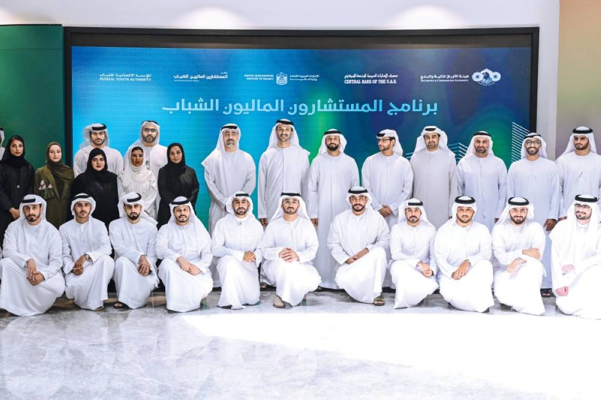 عبدالله بن طوق وسلطان النيادي وخالد النعيمي والمشاركون في البرنامج 