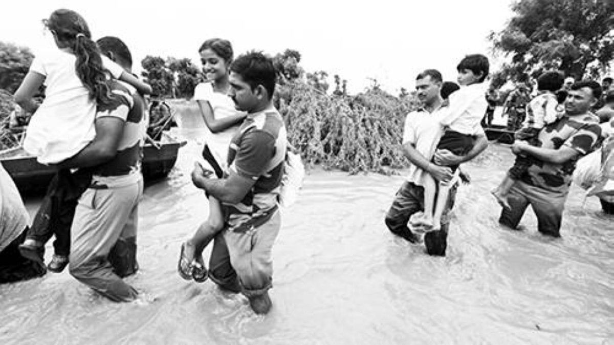 2017 فيضانات تتسبب بمقتل 1300 شخص في الهند وباكستان والنيبال وبنغلاديش
