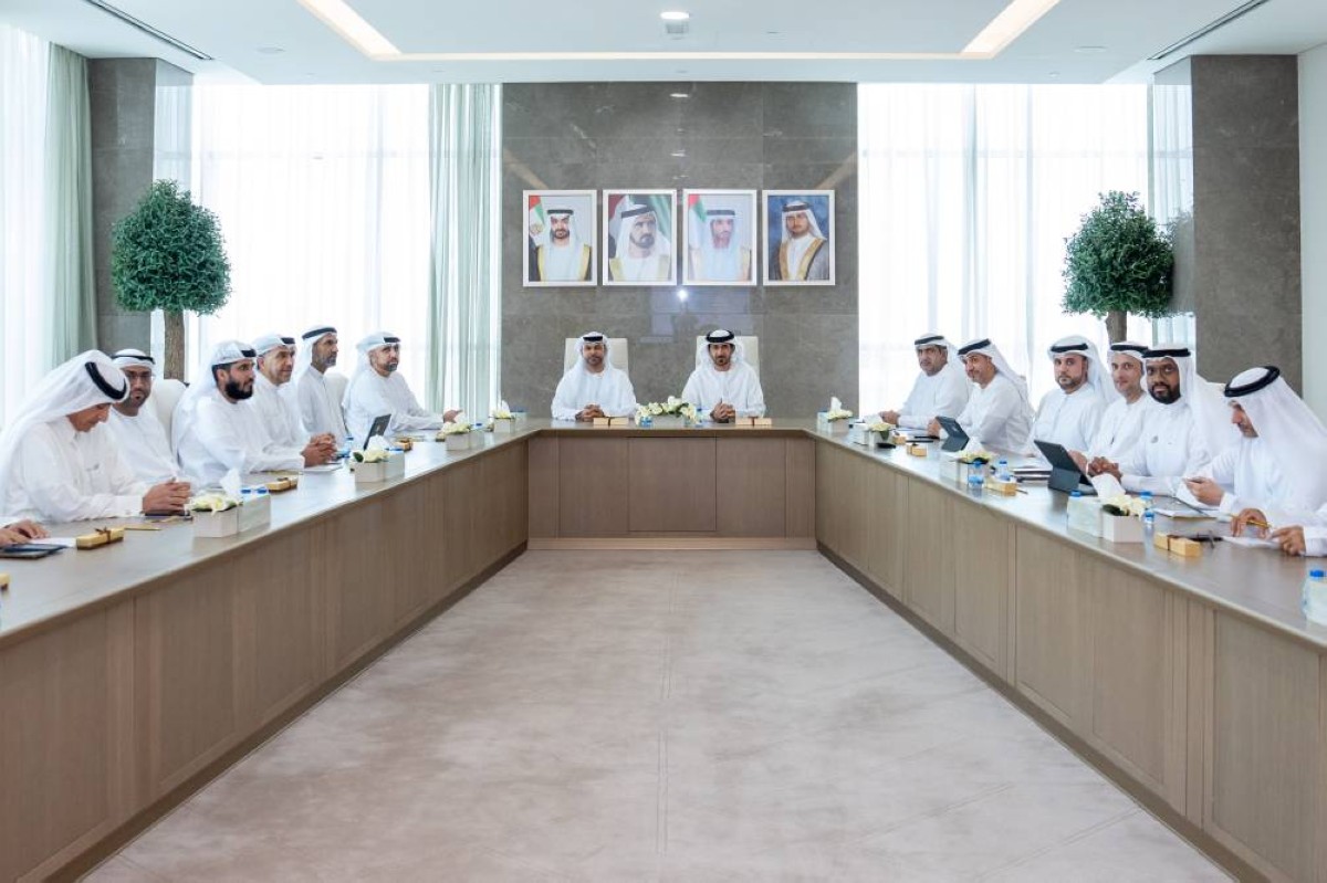 سيف السويدي مترئساً الاجتماع