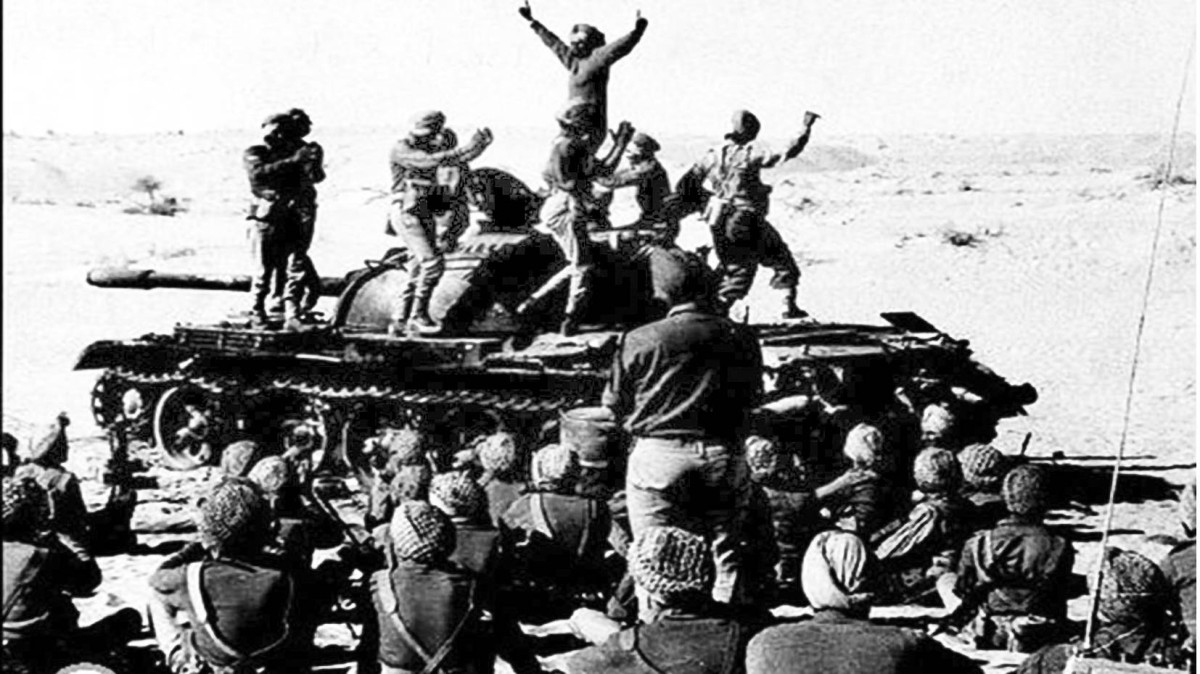 1965 -  أول جولة للحرب الباكستانية الهندية بسبب منطقة كشمير، واستمرت 17 يوماً.