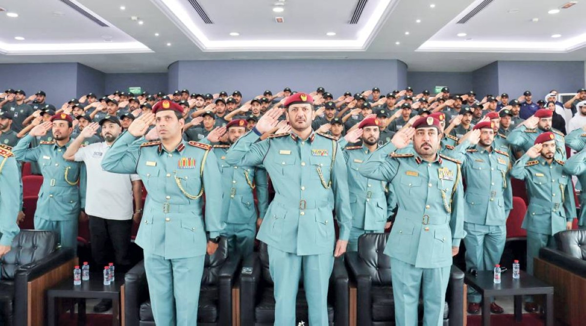 جمال المهيري وكبار الضباط خلال الاحتفال