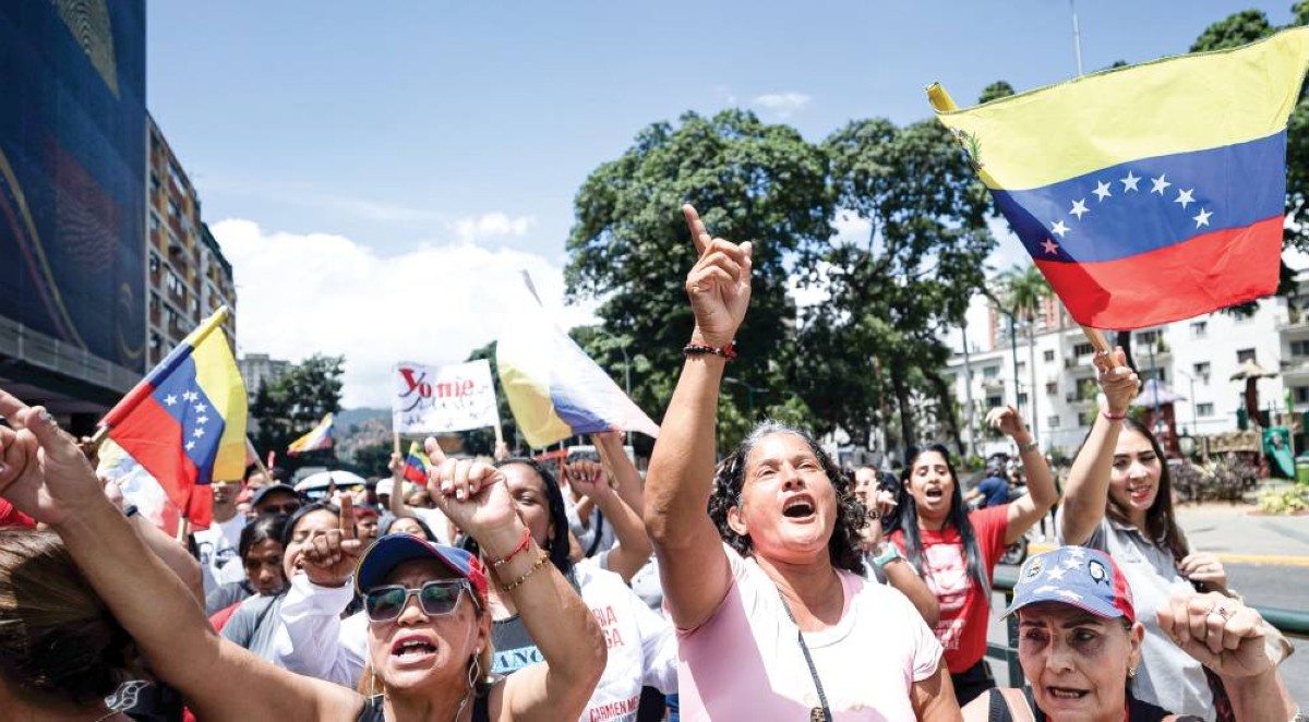 مسيرة نسائية تدعم الرئيس مادورو في كراكاس 