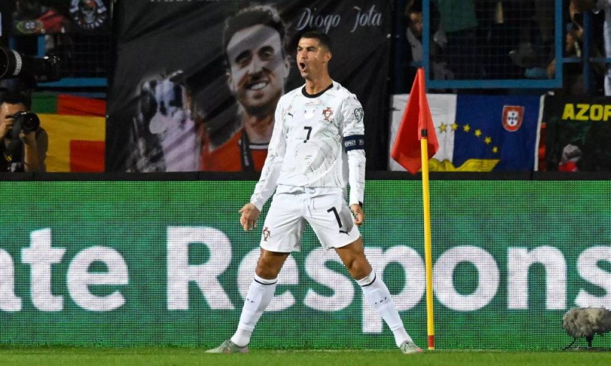 مزاد تاريخي.. قميص كريستيانو رونالدو الأغلى في عالم كرة القدم