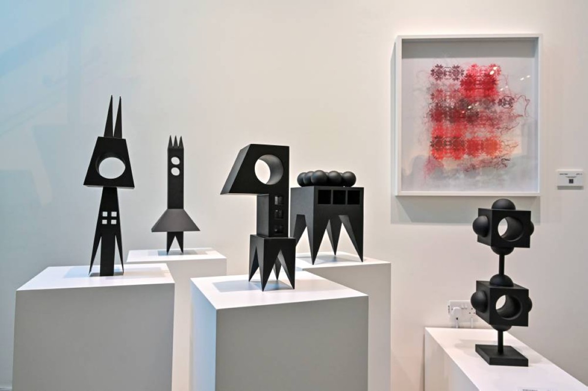 من أعمال المعرض