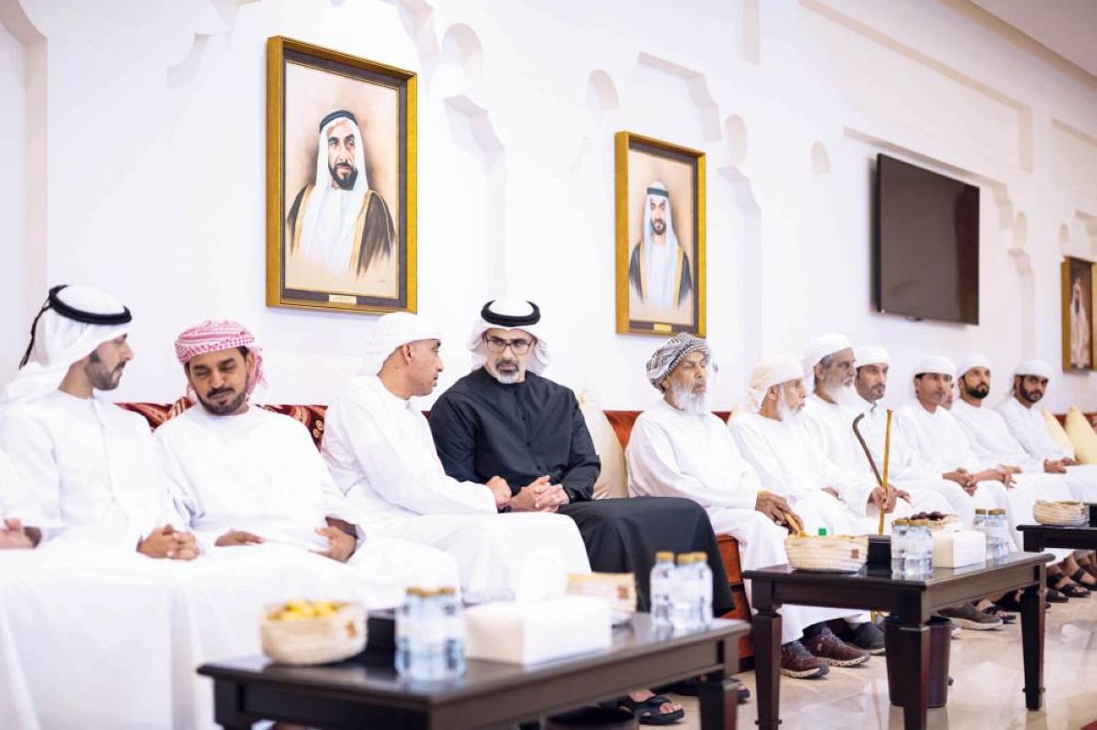 سموه خلال مجلس العزاء بحضور خليفة بن طحنون