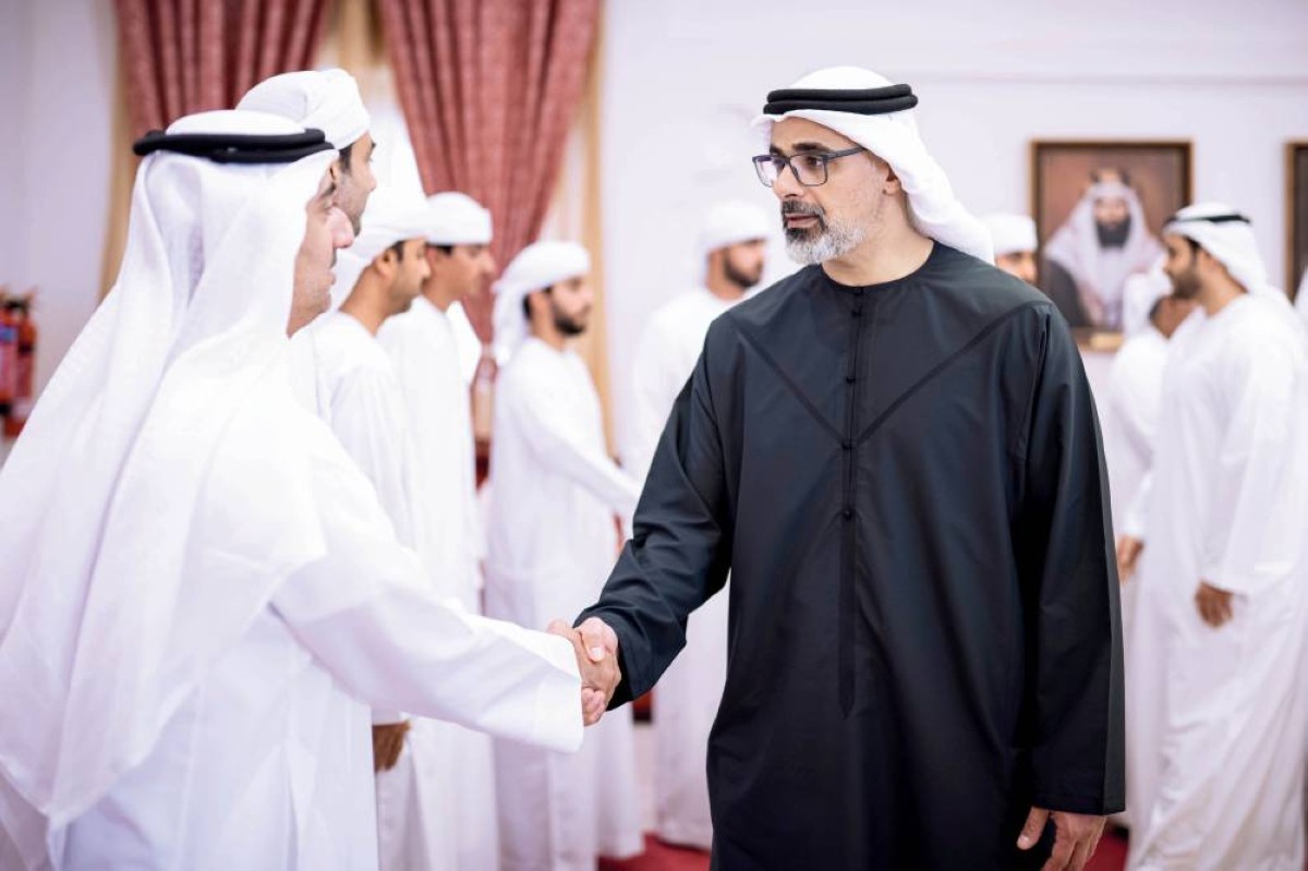 خالد بن محمد خلال تقديمه واجب العزاء 