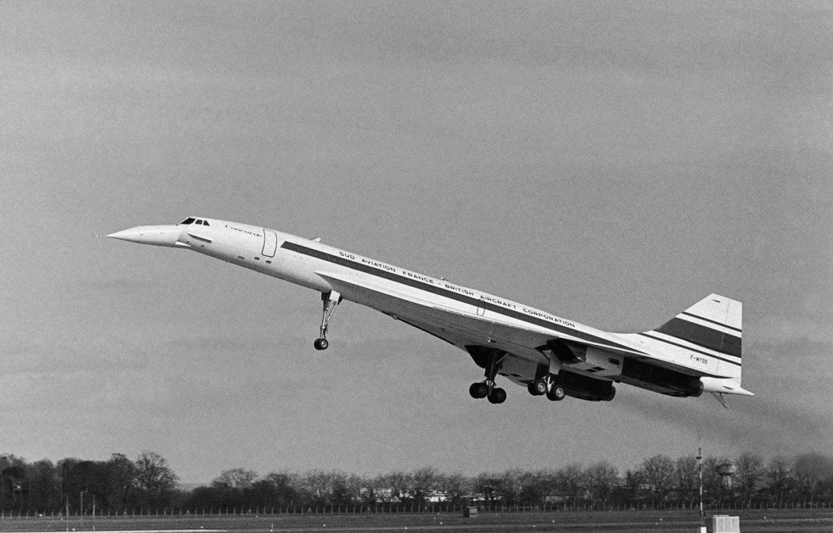 1970  أول طائرة كونكورد تصل إلى مطار هيثرو في لندن قادمة من تولوز الفرنسية.