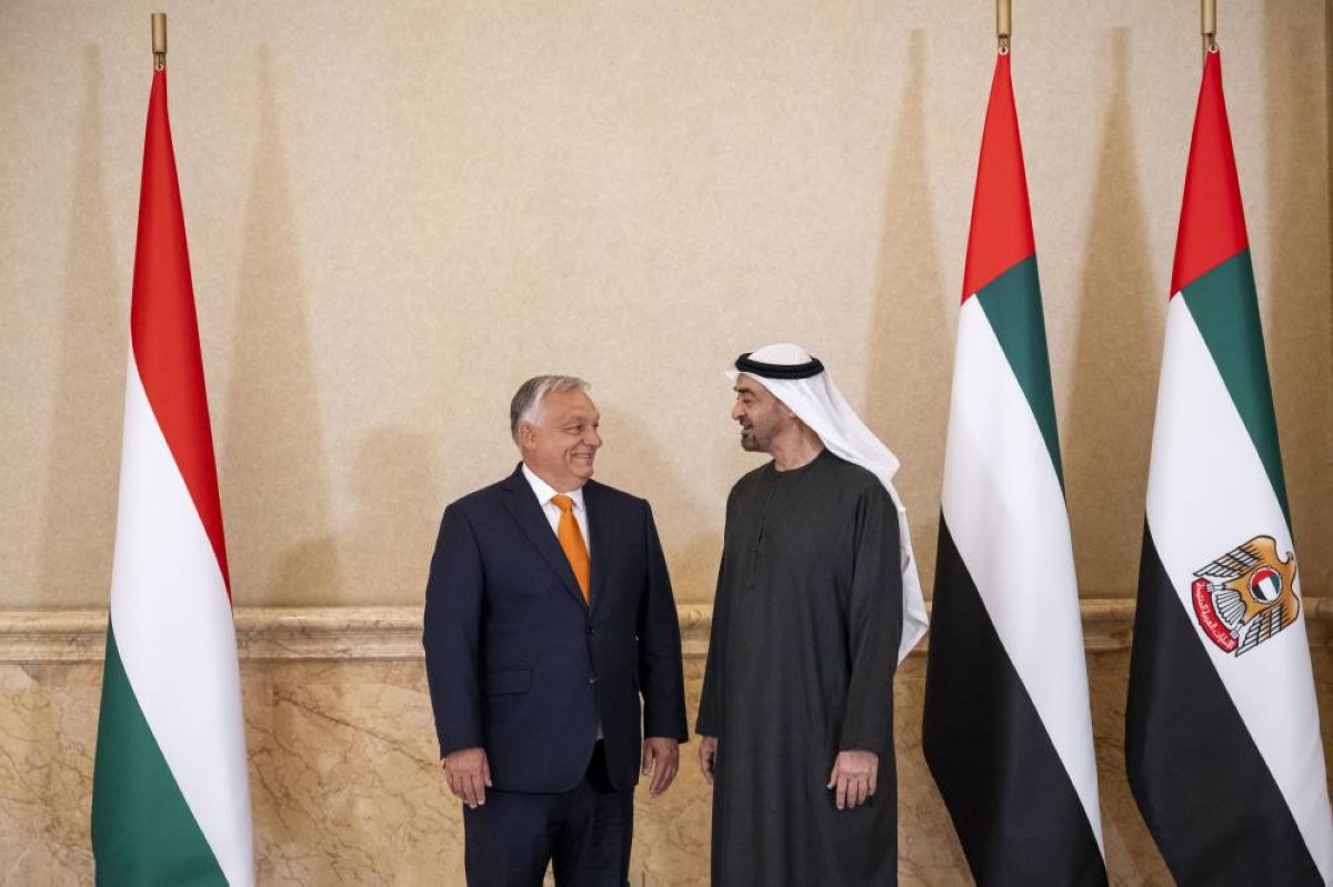 محمد بن زايد وفيكتور أوربان خلال اللقاء